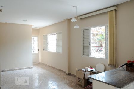 Casa à venda com 200m², 3 quartos e 4 vagasSala