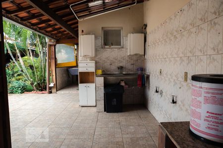 Área de serviços de casa à venda com 3 quartos, 200m² em São João Batista (venda Nova), Belo Horizonte