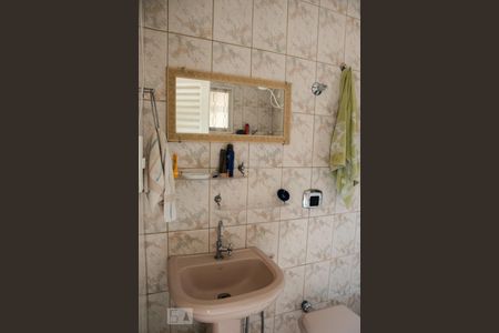 Banheiro 1 de casa à venda com 3 quartos, 200m² em São João Batista (venda Nova), Belo Horizonte