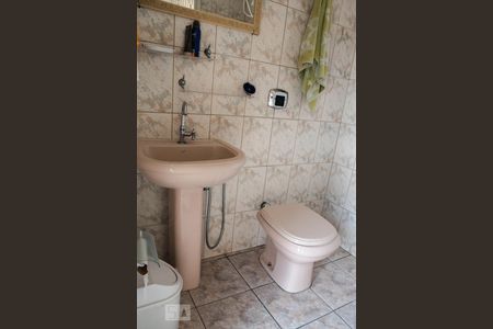 Banheiro 1 de casa à venda com 3 quartos, 200m² em São João Batista (venda Nova), Belo Horizonte