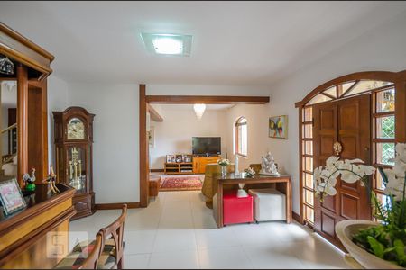 Entrada de casa à venda com 3 quartos, 350m² em São Bento, Belo Horizonte
