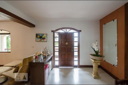 Entrada de casa para alugar com 3 quartos, 350m² em São Bento, Belo Horizonte