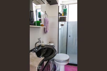Banheiro de apartamento à venda com 2 quartos, 39m² em São Pedro, Osasco