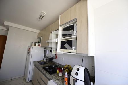 Cozinha de apartamento para alugar com 2 quartos, 68m² em Vila Jaragua, Goiânia