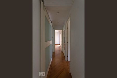 Corredor de apartamento à venda com 2 quartos, 118m² em Vila Suzana, São Paulo
