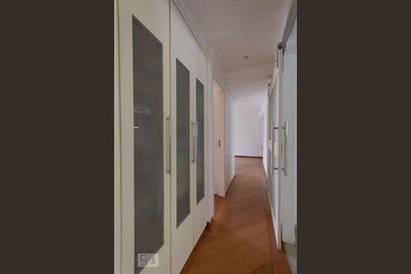 Corredor de apartamento à venda com 2 quartos, 118m² em Vila Suzana, São Paulo