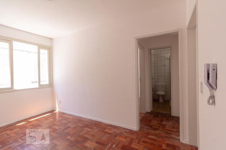 Sala de Apartamento com 1 quarto, 45m² Petrópolis