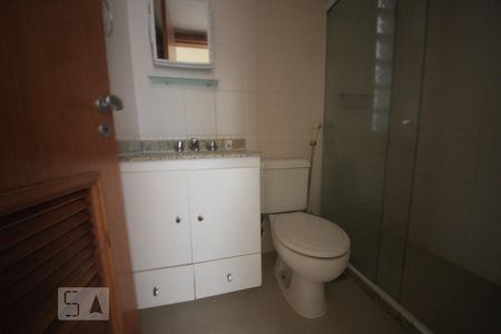Banheiro de apartamento para alugar com 2 quartos, 75m² em Charitassa, Niterói