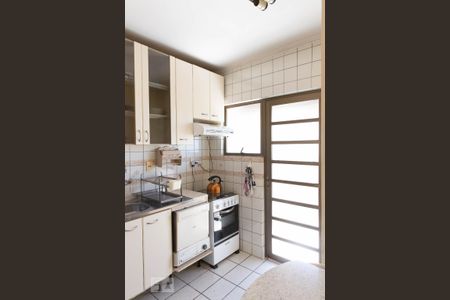Cozinha de casa de condomínio para alugar com 3 quartos, 145m² em Jardim Itu Sabará, Porto Alegre