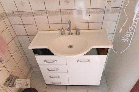 Banheiro da Suíte de casa de condomínio para alugar com 3 quartos, 145m² em Jardim Itu Sabará, Porto Alegre