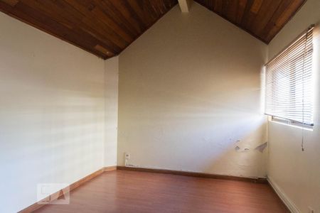 Cômodo de casa de condomínio para alugar com 3 quartos, 145m² em Jardim Itu Sabará, Porto Alegre