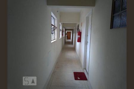 Apartamento à venda com 101m², 2 quartos e 1 vaga Apartamento à venda com 101m², 2 quartos e 1 vagaCorredor do andar