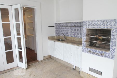 Casa à venda com 400m², 4 quartos e 2 vagas Casa à venda com 400m², 4 quartos e 2 vagasÁrea externa 2º Andar - Churrasqueira