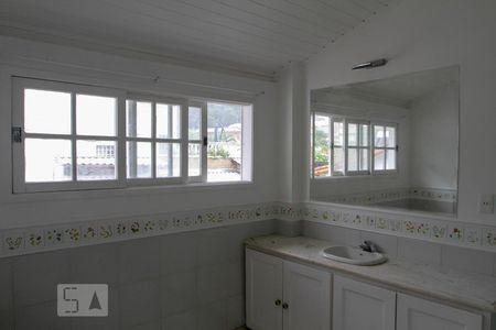 Casa à venda com 400m², 4 quartos e 2 vagas Casa à venda com 400m², 4 quartos e 2 vagasBanheiro Social - 3º Andar