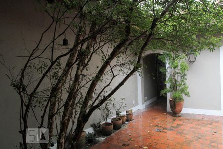 Casa à venda com 400m², 4 quartos e 2 vagas Casa à venda com 400m², 4 quartos e 2 vagasPátio interno