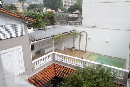 Casa à venda com 400m², 4 quartos e 2 vagas Casa à venda com 400m², 4 quartos e 2 vagasÁrea externa - Piscina - Vista do Banheiro do 3º Andar