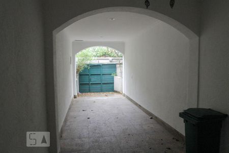 Casa à venda com 400m², 4 quartos e 2 vagas Casa à venda com 400m², 4 quartos e 2 vagasGaragem