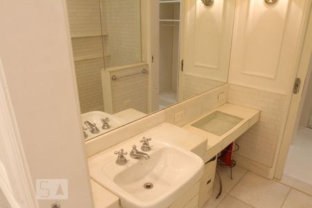 Casa à venda com 400m², 4 quartos e 2 vagas Casa à venda com 400m², 4 quartos e 2 vagasBanheiro do Quarto 3 - Suíte