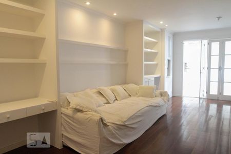 Casa à venda com 400m², 4 quartos e 2 vagas Casa à venda com 400m², 4 quartos e 2 vagasSala 2º Andar