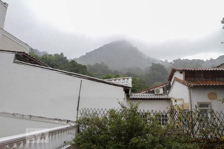 Casa à venda com 400m², 4 quartos e 2 vagas Casa à venda com 400m², 4 quartos e 2 vagasVista Área Externa