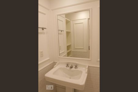 Casa à venda com 400m², 4 quartos e 2 vagas Casa à venda com 400m², 4 quartos e 2 vagasBanheiro do Quarto 3 - Suíte