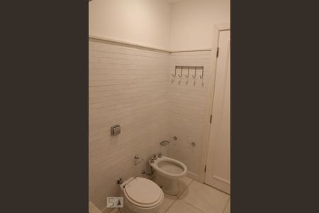 Casa à venda com 400m², 4 quartos e 2 vagas Casa à venda com 400m², 4 quartos e 2 vagasBanheiro Social