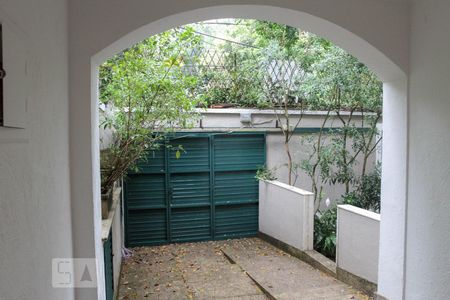 Casa à venda com 400m², 4 quartos e 2 vagas Casa à venda com 400m², 4 quartos e 2 vagasGaragem