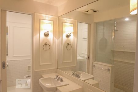 Casa à venda com 400m², 4 quartos e 2 vagas Casa à venda com 400m², 4 quartos e 2 vagasBanheiro do Quarto 3 - Suíte