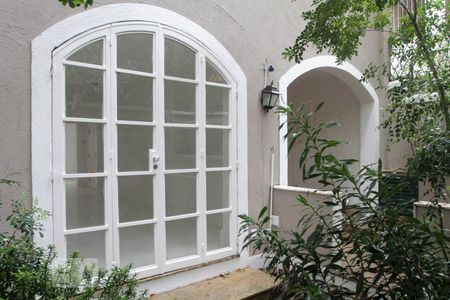 Casa à venda com 400m², 4 quartos e 2 vagas Casa à venda com 400m², 4 quartos e 2 vagasEntrada da casa