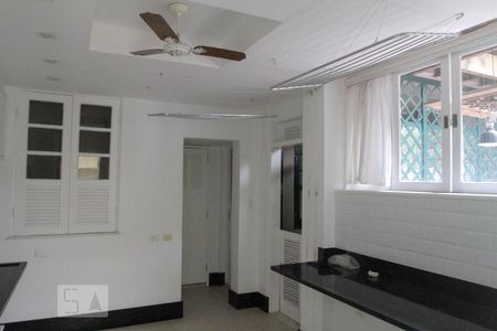 Casa à venda com 400m², 4 quartos e 2 vagas Casa à venda com 400m², 4 quartos e 2 vagasÁrea de Serviço