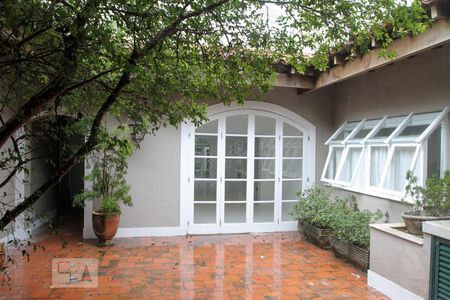 Casa à venda com 400m², 4 quartos e 2 vagas Casa à venda com 400m², 4 quartos e 2 vagasPátio interno