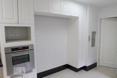 Casa à venda com 400m², 4 quartos e 2 vagas Casa à venda com 400m², 4 quartos e 2 vagasCozinha