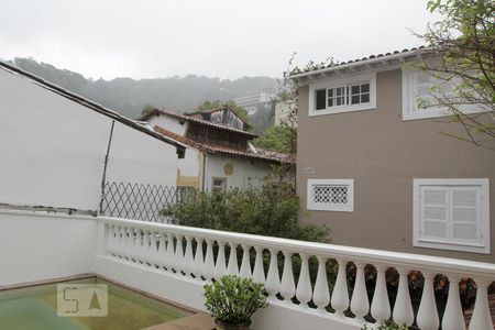 Casa à venda com 400m², 4 quartos e 2 vagas Casa à venda com 400m², 4 quartos e 2 vagasÁrea externa 2º Andar - Piscina