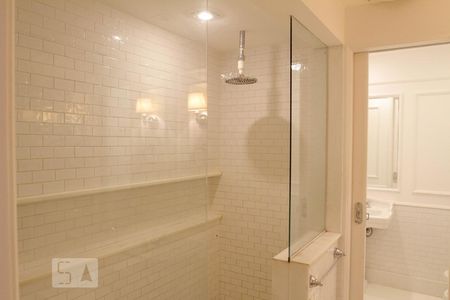 Casa à venda com 400m², 4 quartos e 2 vagas Casa à venda com 400m², 4 quartos e 2 vagasBanheiro do Quarto 3 - Suíte