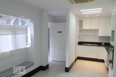 Casa à venda com 400m², 4 quartos e 2 vagas Casa à venda com 400m², 4 quartos e 2 vagasCozinha