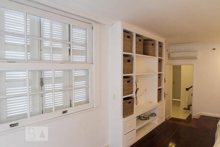 Casa à venda com 400m², 4 quartos e 2 vagas Casa à venda com 400m², 4 quartos e 2 vagasSala 2º Andar