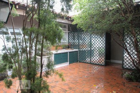 Casa à venda com 400m², 4 quartos e 2 vagas Casa à venda com 400m², 4 quartos e 2 vagasPátio interno