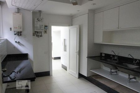 Casa à venda com 400m², 4 quartos e 2 vagas Casa à venda com 400m², 4 quartos e 2 vagasÁrea de Serviço