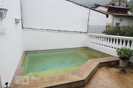 Casa à venda com 400m², 4 quartos e 2 vagas Casa à venda com 400m², 4 quartos e 2 vagasÁrea externa 2º Andar - Piscina