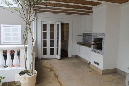 Casa à venda com 400m², 4 quartos e 2 vagas Casa à venda com 400m², 4 quartos e 2 vagasÁrea externa 2º Andar - Churrasqueira