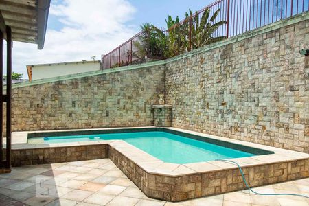 Casa à venda com 600m², 4 quartos e 4 vagas Casa à venda com 600m², 4 quartos e 4 vagasPiscina