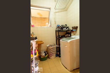 Casa à venda com 600m², 4 quartos e 4 vagas Casa à venda com 600m², 4 quartos e 4 vagaslavanderia