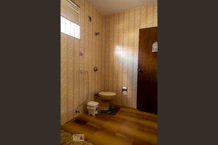 Casa à venda com 600m², 4 quartos e 4 vagas Casa à venda com 600m², 4 quartos e 4 vagasbanheiro