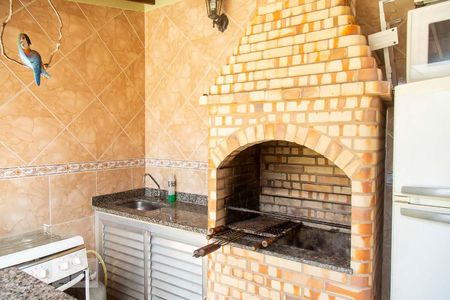 Casa à venda com 600m², 4 quartos e 4 vagas Casa à venda com 600m², 4 quartos e 4 vagaschurrasqueira
