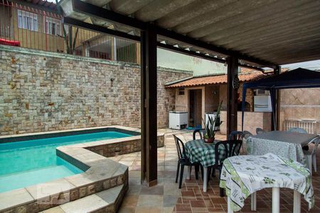Casa à venda com 600m², 4 quartos e 4 vagas Casa à venda com 600m², 4 quartos e 4 vagasPiscina