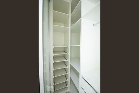 Casa para alugar com 119m², 2 quartos e 2 vagas Casa para alugar com 119m², 2 quartos e 2 vagasCloset Suite 1