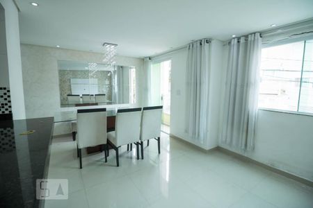 Casa para alugar com 119m², 2 quartos e 2 vagas Casa para alugar com 119m², 2 quartos e 2 vagasSala