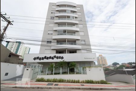 Fachada de apartamento para alugar com 2 quartos, 70m² em Barreiros, São José