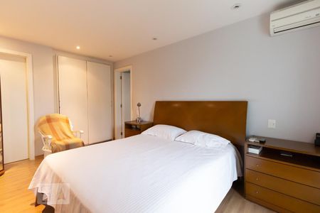 Apartamento à venda com 220m², 3 quartos e 3 vagasSuíte 1