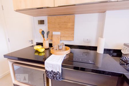 Cozinha -Cooktop de kitnet/studio para alugar com 1 quarto, 22m² em Mercês, Curitiba